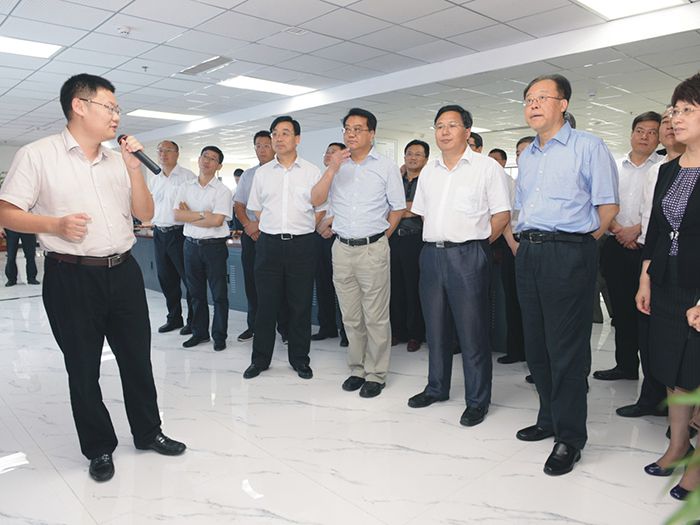 安徽省委常委、合肥市委書記吳存榮，合肥市黨政代表團一行蒞臨我集團參觀考察